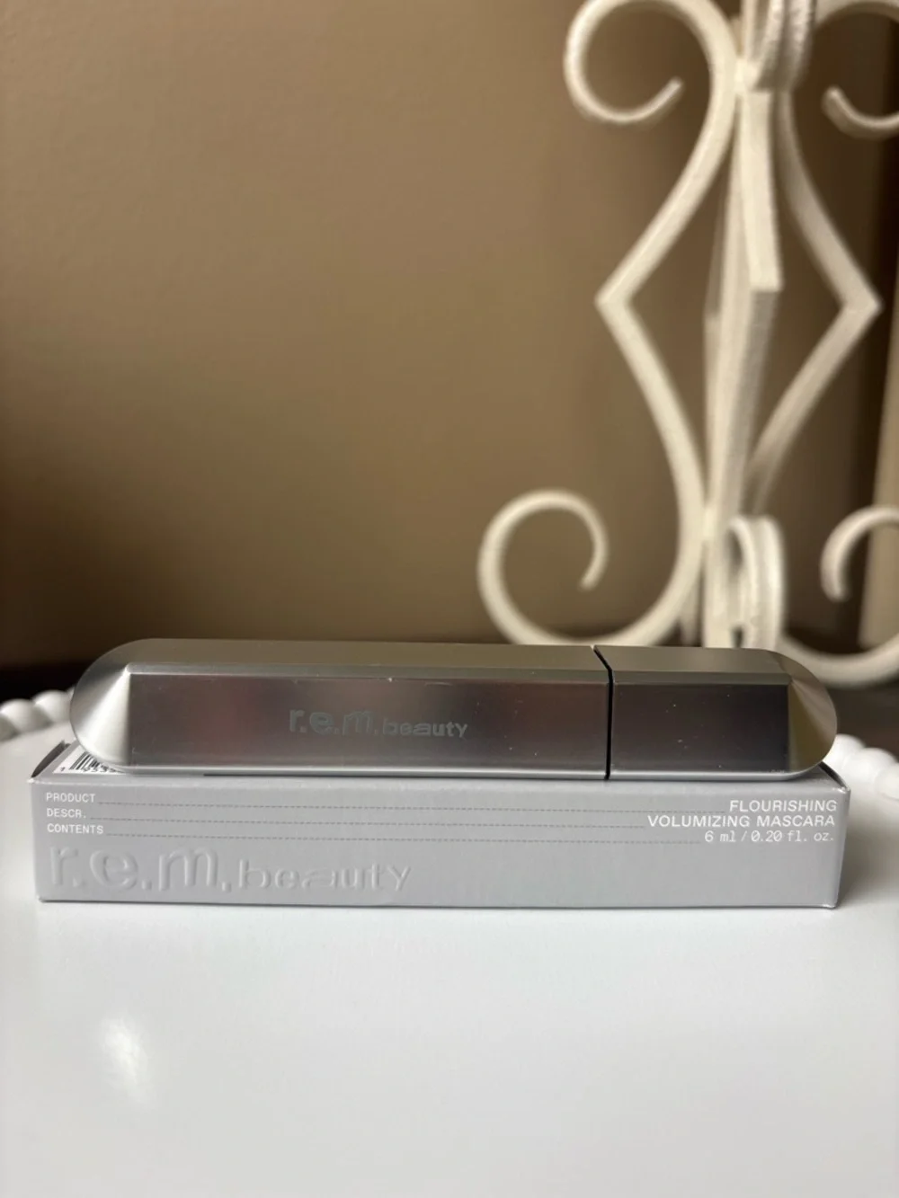 r.e.m. beauty Flourishing Volumizing Mascara